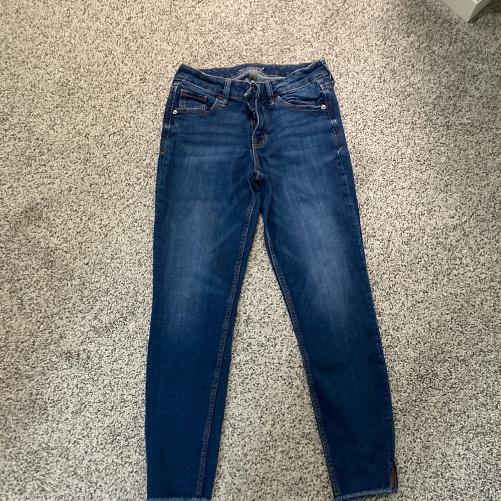 Skinny Jean, ankle length with frayed detail